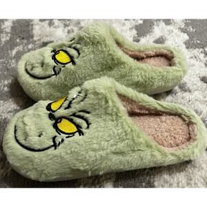 Women's Geen Plush Grinch Causal Slippers Vsiuexi Size 6 (NWT)